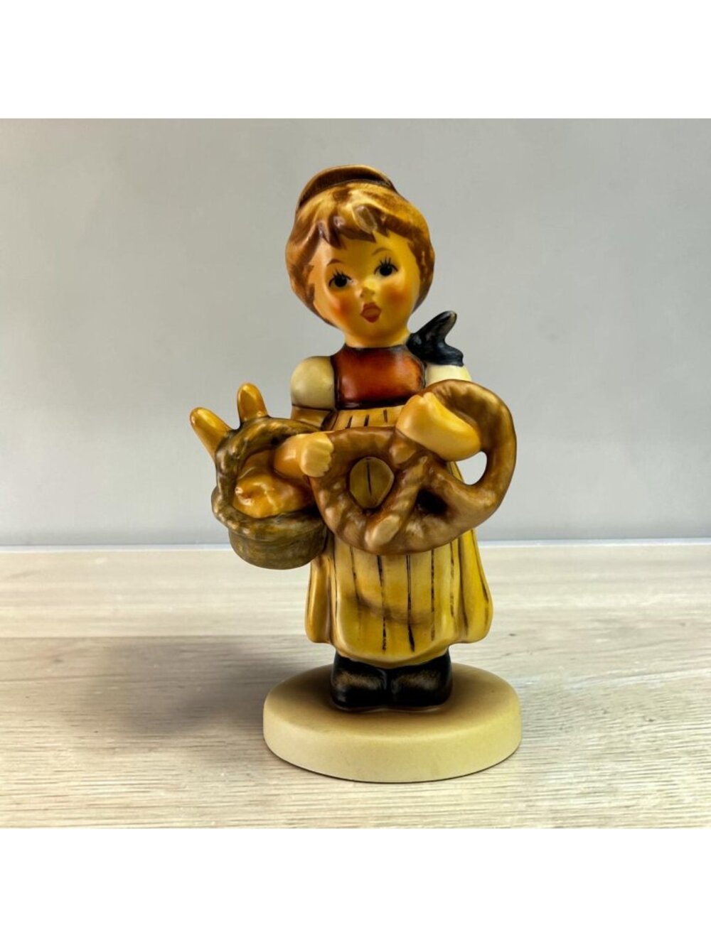 M.J. Hummel Pretzel Girl Goebel Figurine Hum 2004 First Issue 1999